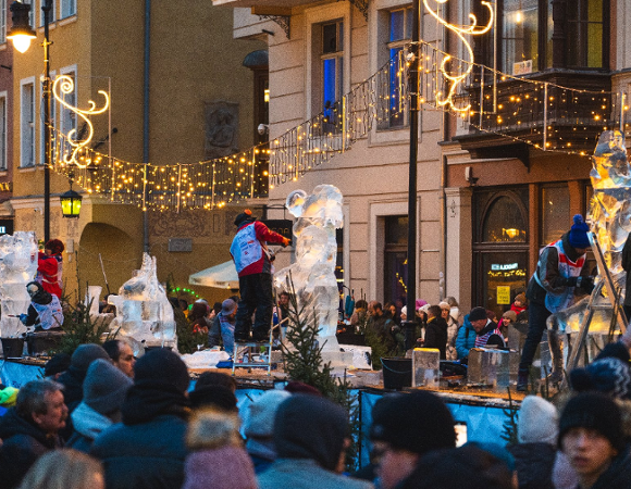 sculptors during carving