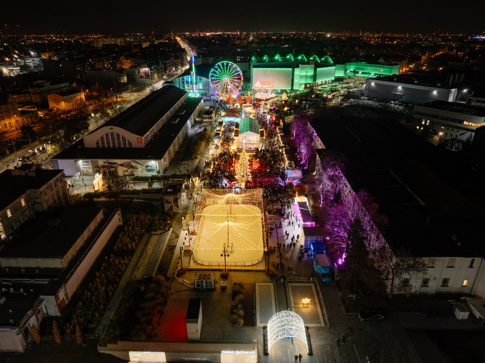 Widok na lodowisko i jarmark na MTP - grafika artykułu