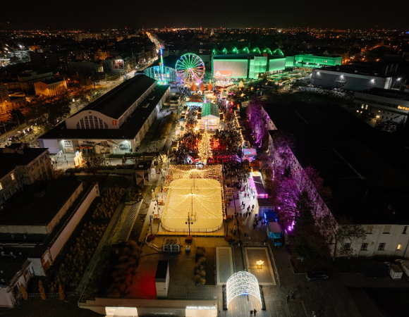 Widok na lodowisko i jarmark na MTP