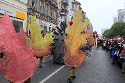 Parada: wielkie liście (klonu, dębu i kaszan.