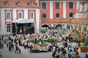 Senioralni Poznań na dziedzińcu