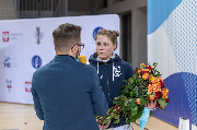 Wręczenie nagród zawodniczce szermierki