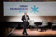 Zastępca Prezydenta Miasta Poznania Bartosz Guss przedstawiający prezentację