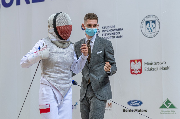 Zawodniczka szermierki podczas walki